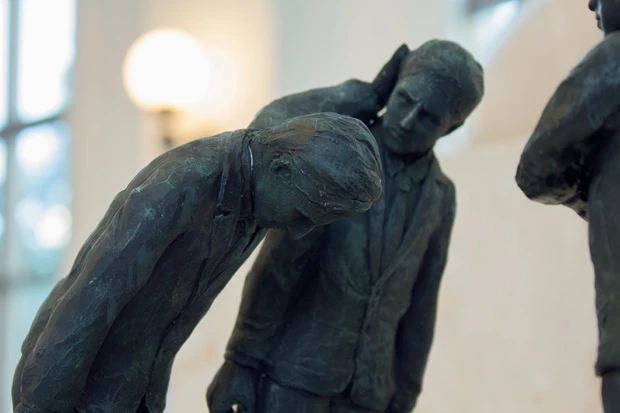 『はじめまして、ごめんなさい。』ある日突然、上司の仕事を引き継がされ、取引先に挨拶に行ったら最初の仕事は謝罪だった……という新入社員の不遇を描いた作品