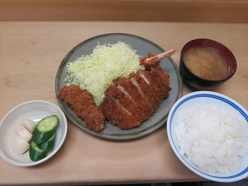  東京・東神田にある『とんかつ・いもや』のとんかつ定食