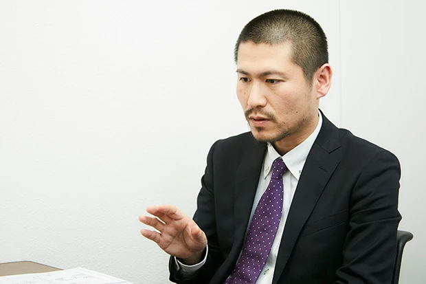  「この作品の読者の方には、“自分の問題”であると思ってぜひ読んでもらいたい」と語る、斉藤先生