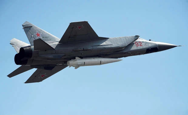 射程2000km、最大速度マッハ10のミサイルとして登場したが、その実態は空中発射弾道ミサイル