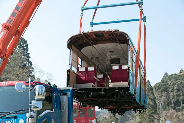 昨年２月に引退した箱根登山鉄道を ホンモノ鉄 が引き取り 箱根 埼玉間 陸送の旅 前編 社会 ニュース 週プレnews 週刊プレイボーイのニュースサイト