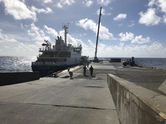 海の玄関口・三宝港。船の就航率は５、６割