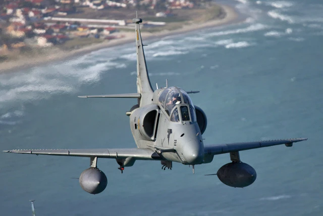 Ａ－４スカイホーク（ブラジル）。米ダグラス社が開発し、１９５４年に初飛行した空母艦載攻撃機。約３０００機生産されたベストセラー機だが、現存するブラジルとアルゼンチンでも空母退役により引退間近といわれる