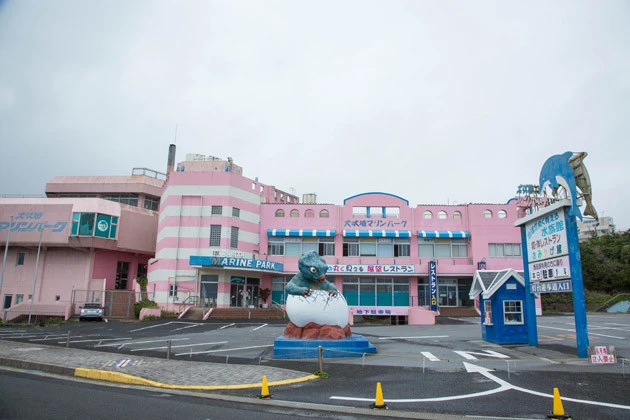 今年1月31日に閉館した千葉県銚子市にある犬吠埼マリンパーク。現在は立ち入り禁止になっている。犬吠埼は観光地だが、この辺りに人影を見ることはなかった