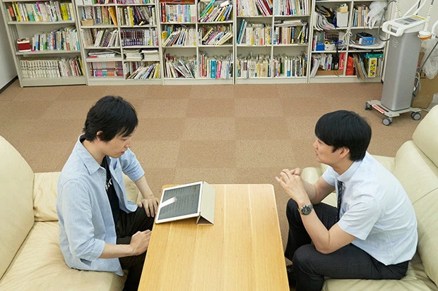 精神科医・ゆうきゆう先生(右)と、『セックス依存症になりました。』の著者・津島隆太氏の対談第2弾です!