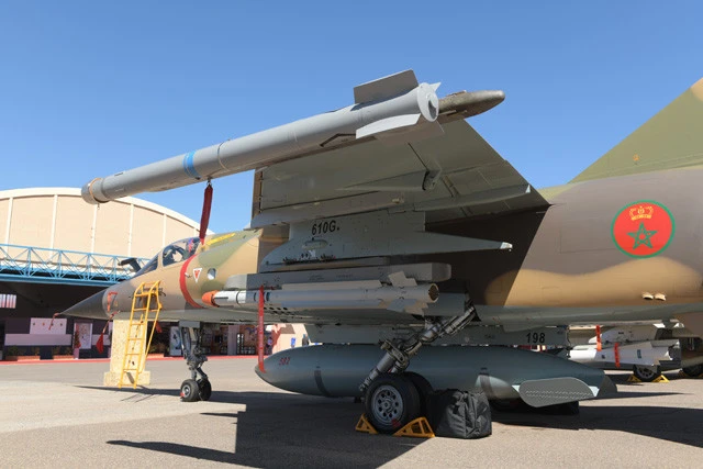 ミラージュF-1(モロッコ)。今や仏ダッソー社製機の代名詞となっている三角翼が導入される前の貴重な機体。1960年代に空自が主力戦闘機としてF?4戦闘機を導入する際、対抗馬として候補に挙げられていた