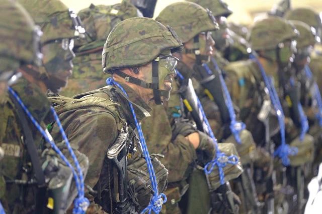 この訓練に参加してもなんの手当もつかないというが、徽章を授与された隊員たちの表情は陸上自衛官としての誇りと自信に満ちていた。久々の再会を果たした家族も大喜びで、帰還式後には慰労会も行なわれた