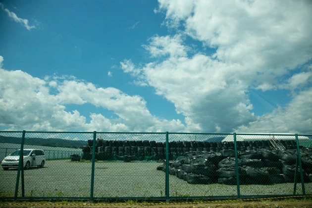 汚染土の問題は深刻だ。国は「放射能濃度が基準値以下の汚染土は最大99%再利用可能」とし、県内の公共事業に使おうとしている
