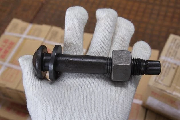 鉄骨造の建築物に大量に使われる高力ボルト。メルカリでは10倍程度の価格で出品されているケースも
