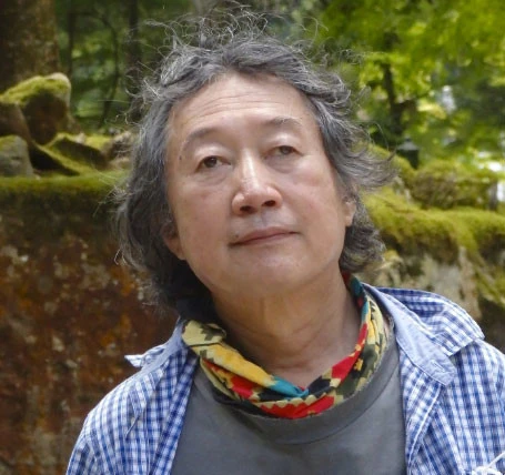 ジャーナリストで福島第一原発ウオッチャーの大沼安史氏。ＪＮＮライブカメラを観察していたところ画面左の上空から次々と謎の光が現れた