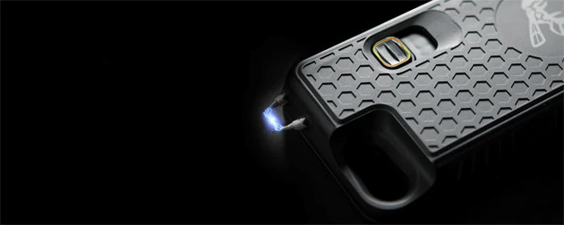 ９５万ボルトの護身用スタンガン機能付きｉＰｈｏｎｅケース。輸入販売元の株式会社ＰＯＤによれば、川崎の事件後、販売数は通常の５倍に伸びたという。写真提供／株式会社ＰＯＤ