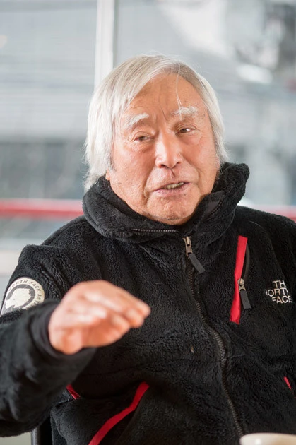 実は登山よりもスキーが好きという雄一郎さん。父の敬三さんはなんと100歳でアメリカのスノーバードで滑降を行なったという