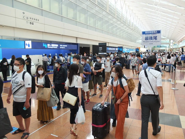 シルバーウイークの羽田空港は行列ができるほどだった。Go Toで今後もこんな状態は続くかも