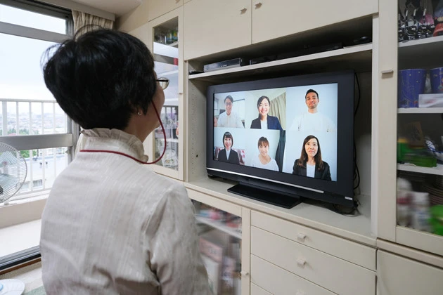 初対面の仕事相手に対面での会議を申し込むかリモートでお願いするかの判断は悩みどころ