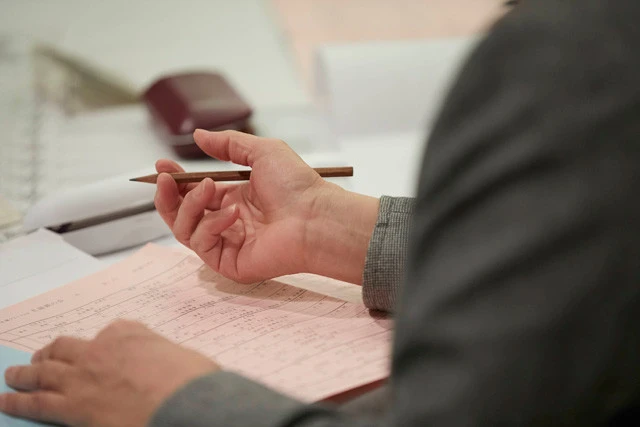 会場に到着した親たちは事前に届いた参加者名簿を改めてチェックし、このパーティでアプローチするお相手を入念に選ぶ