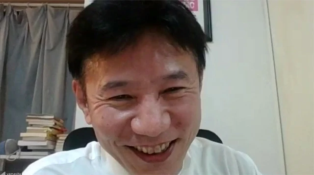 お笑いコンビ「ジャリズム」やピン芸人「オモロー山下」として活動していたインタビューマン山下が聞き手を務めた