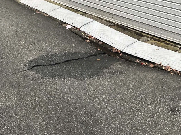 午前11時50分 路面に亀裂が発生