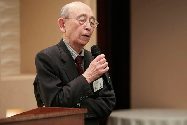 パーティの開始時と終了時には、主催団体「良縁親の会」の脇坂代表理事による挨拶がある。代理婚活は大変だが、このスピーチに勇気づけられると語る親御さんも