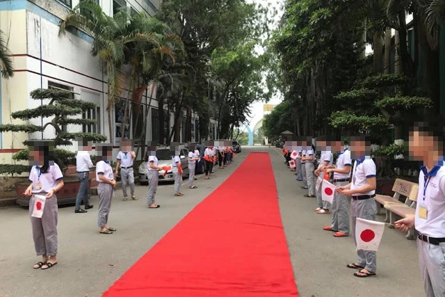 ベトナムの技能実習生送り出し機関で働くズンさん(仮名)によれば、日本の監理団体や受け入れ企業の担当者は高級外車で送迎され、研修センターではレッドカーペットが敷かれるのだという