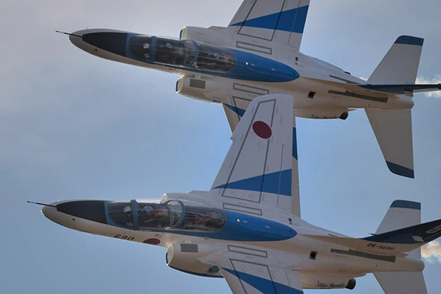 各機の間隔は僅か９０ｃｍ、精確な操縦テクニックが要求される