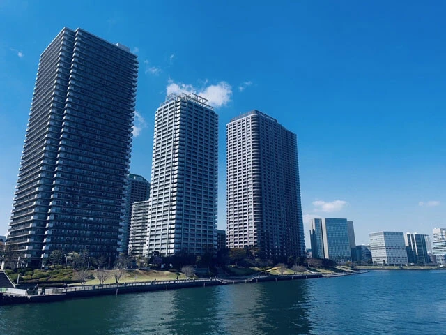 セキュリティが厳重なタワーマンションは、入退館に時間がかかるため、配達員からは不評だという（写真は本文とは関係ありません）