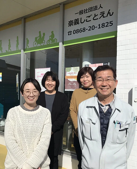 「ちょっと働きたい」人に、「ちょっと手伝ってほしい」仕事を紹介する「しごとコンビニ」のスタッフたち