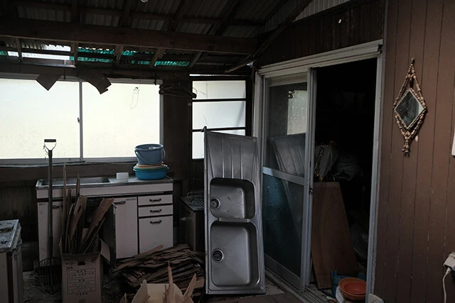 2020年11月に東広島市志和町で起きた乳児遺体遺棄事件の容疑者が暮らしていた技能実習生寮。現在は無人。現場は山深い農村で、閉鎖的な環境だったが、ほかの農家の技能実習生との交流はあったようだ