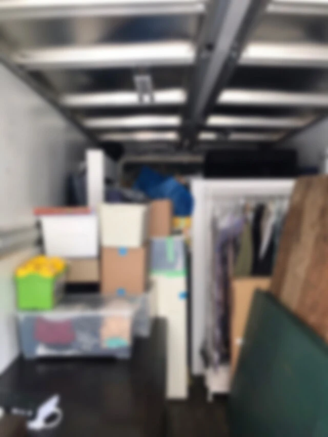 夜逃げの現場。短い時間で逃げる必要もあり、持っていく荷物は限られることも