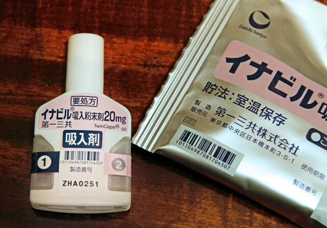 リレンザ（上）、イナビル（下）のような粉末吸入薬もある