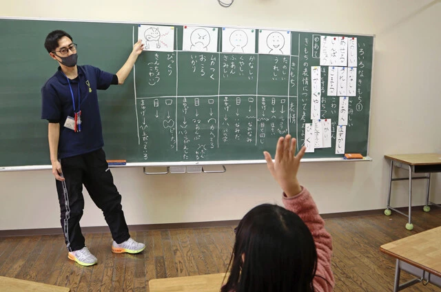 通級指導教室の様子。通常の学級に所属している、比較的軽度の障害のある児童生徒が特別な授業を受ける。場合によっては他校に通って指導を受けることもある