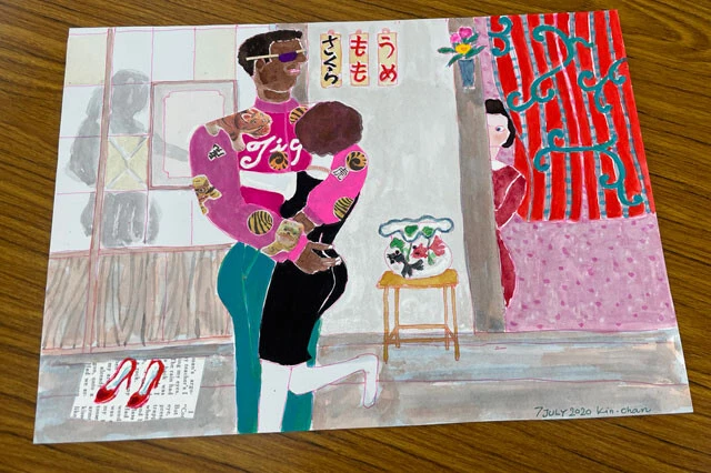 実家の貸席での様子を描いた一枚。「うめ」「もも」「さくら」は部屋の名前。後ろの部屋では障子越しに、コトに及んでいるパンパンガールの姿が。部屋の前にハイヒールが置かれているのは、玄関に置いておくと盗まれるため。ちなみに中央の金魚は実際に盗まれてしまったそう