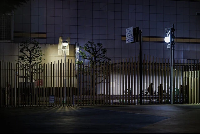フリーの売春婦たちが街頭に立つ大久保公園周辺。こうした性の個人間取引も、近年の性感染症の増加の一因として指摘されている