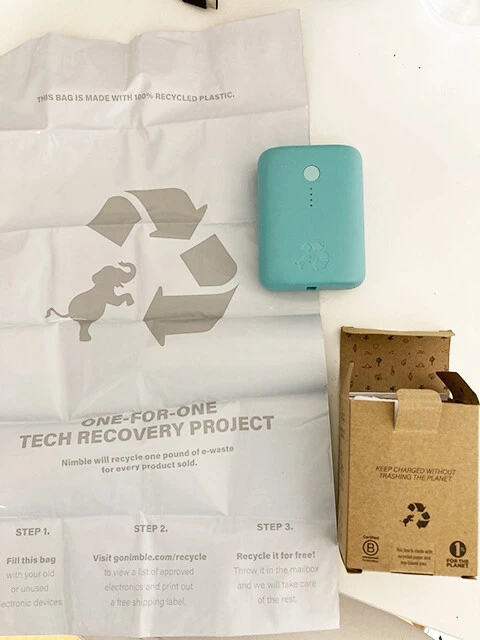 アメリカのモバイルバッテリー。処分したいときは袋に入れてメーカーに送り返すシステムです