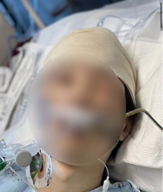 搬送先の病院は、昏睡状態のまま治療中の男性の顔写真を公開し情報を呼びかけていた