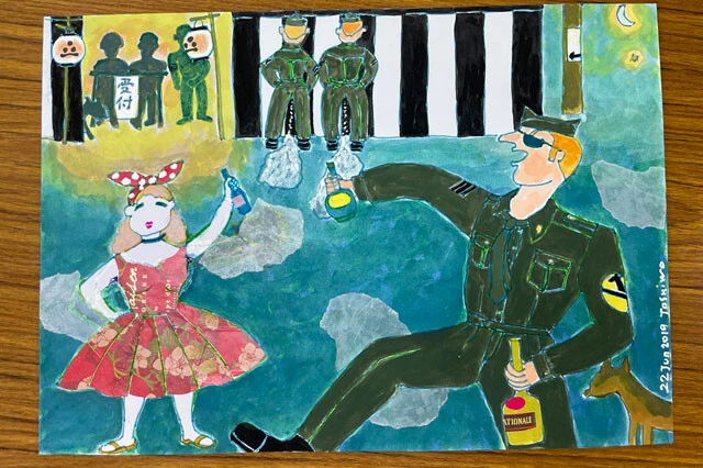 パンパンガールと米兵が盛り上がるなか、奥には葬儀で張られる鯨幕に立小便する米兵も。日本人たちは米兵に文句も言えない。そんな米兵たちにすがるパンパンガールは、日本人から蔑まれた。ただ実際は、パンパンガールが米兵の横暴な振舞いを止める役割を担ってた一面もあったそう