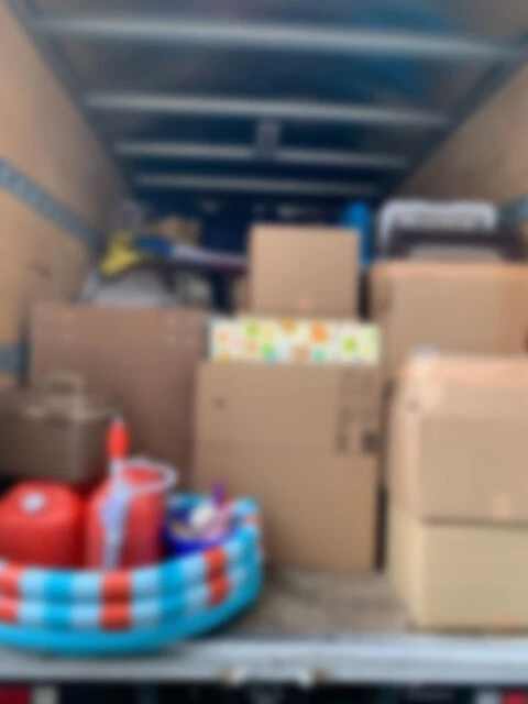 子供用のプールも持っての夜逃げ。子連れの夜逃げも少なくない