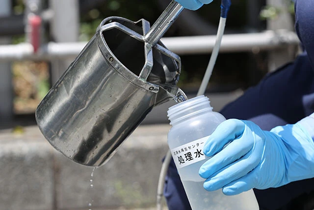 ウイルス量がわかるだけでなく、採取したウイルスのゲノム解析も可能な上、特定の変異株に特有の遺伝子の塩基配列を見つけ出すことで、流行している変異株の種類もわかる