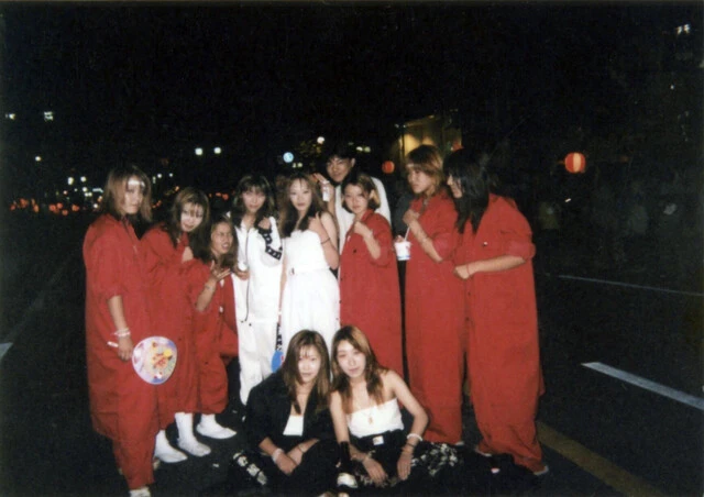 1996年に結成したレディース暴走族「魔罹唖(マリア)」の総長時代。前列右が廣瀬伸恵さん