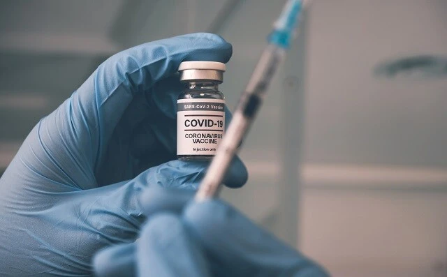 今後は年に1回程度、ワクチンを接種するということになりそう。ただ、コロナはインフルエンザと違って夏でも流行するため、接種のタイミングが悩ましいところ