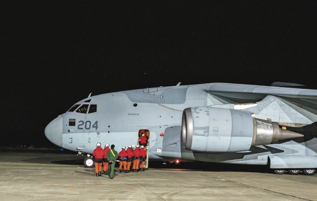 C-2輸送機　航空自衛隊のC-2輸送機は、その積載能力を生かして消防車両を石川・小松基地まで輸送。ちなみに、岸田首相も同機で現地入りしている。「空自は消防だけでなく、海上保安庁の巡視船と連携した給水任務、キッチンカーによる炊事車の派遣など、実は陸上での災害支援で広範囲に活躍しています」（照井氏）