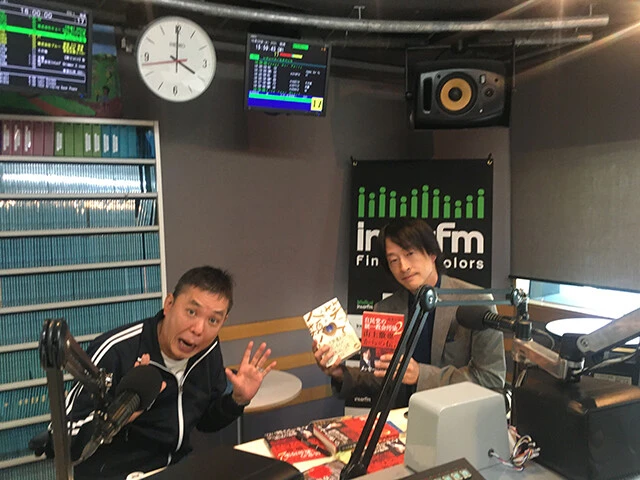 インターFMの『鈴木エイト MIDNIGHT TRACKING』で爆笑問題の太田光氏をゲストに迎える鈴木氏。ラジオでも自身の可能性を広げたいという(写真提供/鈴木エイト)