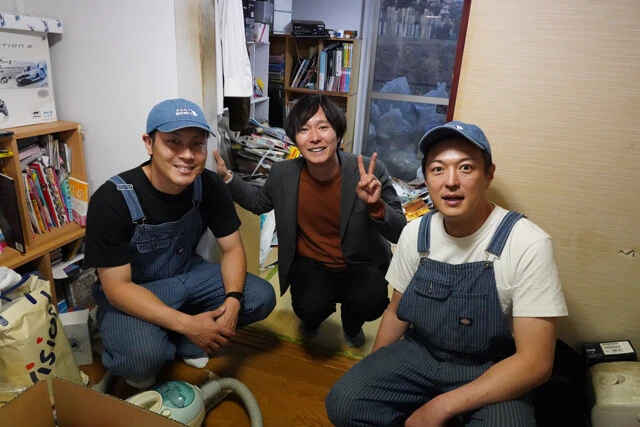 片付けを手伝ってくれたぐりんぴーす落合氏(左)、マシンガンズ滝沢氏(中)、六六三六柴田氏(右)