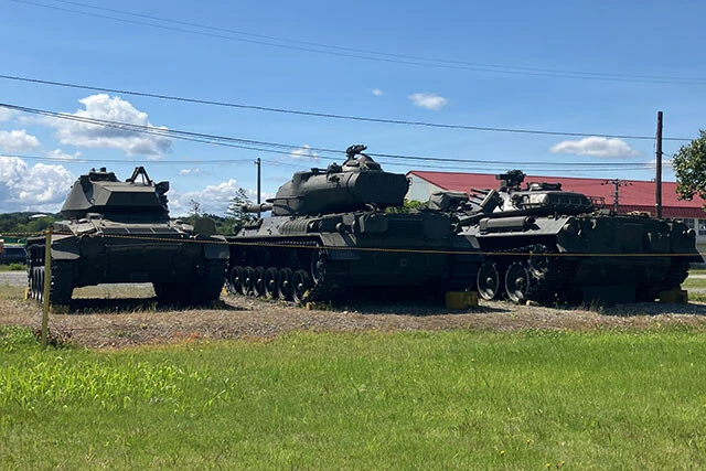 大衡村のお隣、大和町にある大和駐屯地に配備されていた戦車や装甲車。射撃訓練の日には大衡村の公道を通り、演習場へと向かう