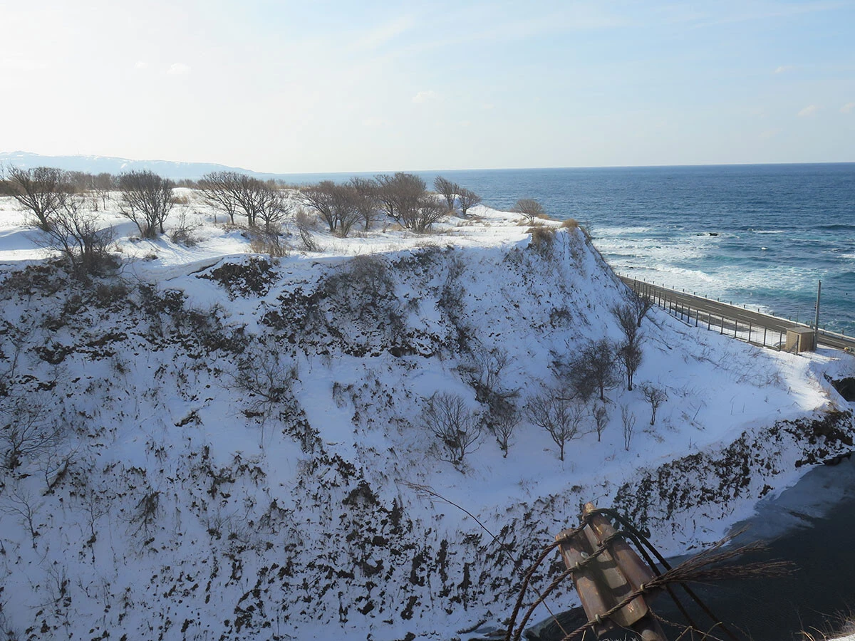 文献調査で町内全域が処分場の適地とされた寿都町で、「処分場ができるとしたら、たぶんココ」と複数の町民が示したのが磯谷地区。海から近く、海上輸送で運ばれる核ゴミの搬入が容易で、地盤の安定度も高いらしい