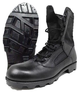 2型を改良した戦闘靴3型は今年中に配備され始めるらしい。靴底のデザインがジャングルブーツに近いのはなぜ?