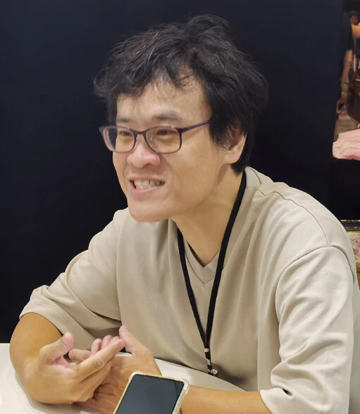 台湾のAV評論家、一劍浣春秋。1日8時間のAV視聴を仕事とする鉄人