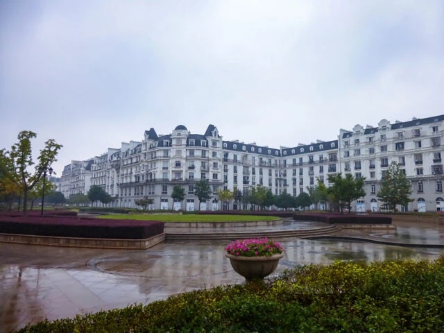 不動産バブルの終焉で、ゴーストタウンと化した中国・杭州市の新興住宅地