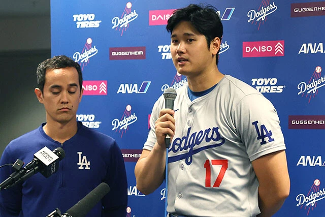 「50-50」ドジャースの大谷翔平選手が達成した「50本塁打50盗塁」のこと。最終的に54本塁打59盗塁になった