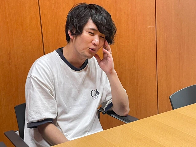 最初に奥さんにアカウント停止を伝えたが、「『私が稼げるから1、2ヶ月くらいは大丈夫だよ』って言ってくれたのがうれしかった」。さらに「アカウント停止になってからも、かつてのファンクラブのメンバーが飲みに誘ってくれるのでありがたい」と語る