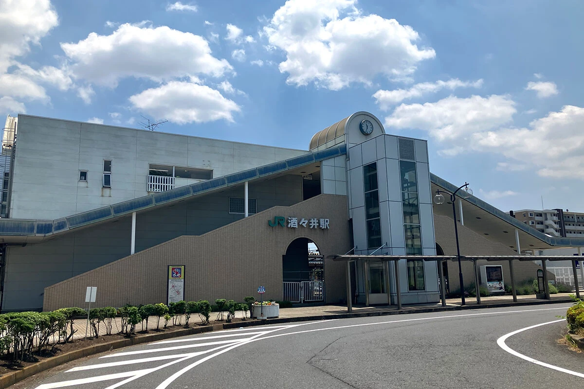 JR成田線の酒々井駅。ここから歩いて10分程度の距離に京成酒々井駅がある